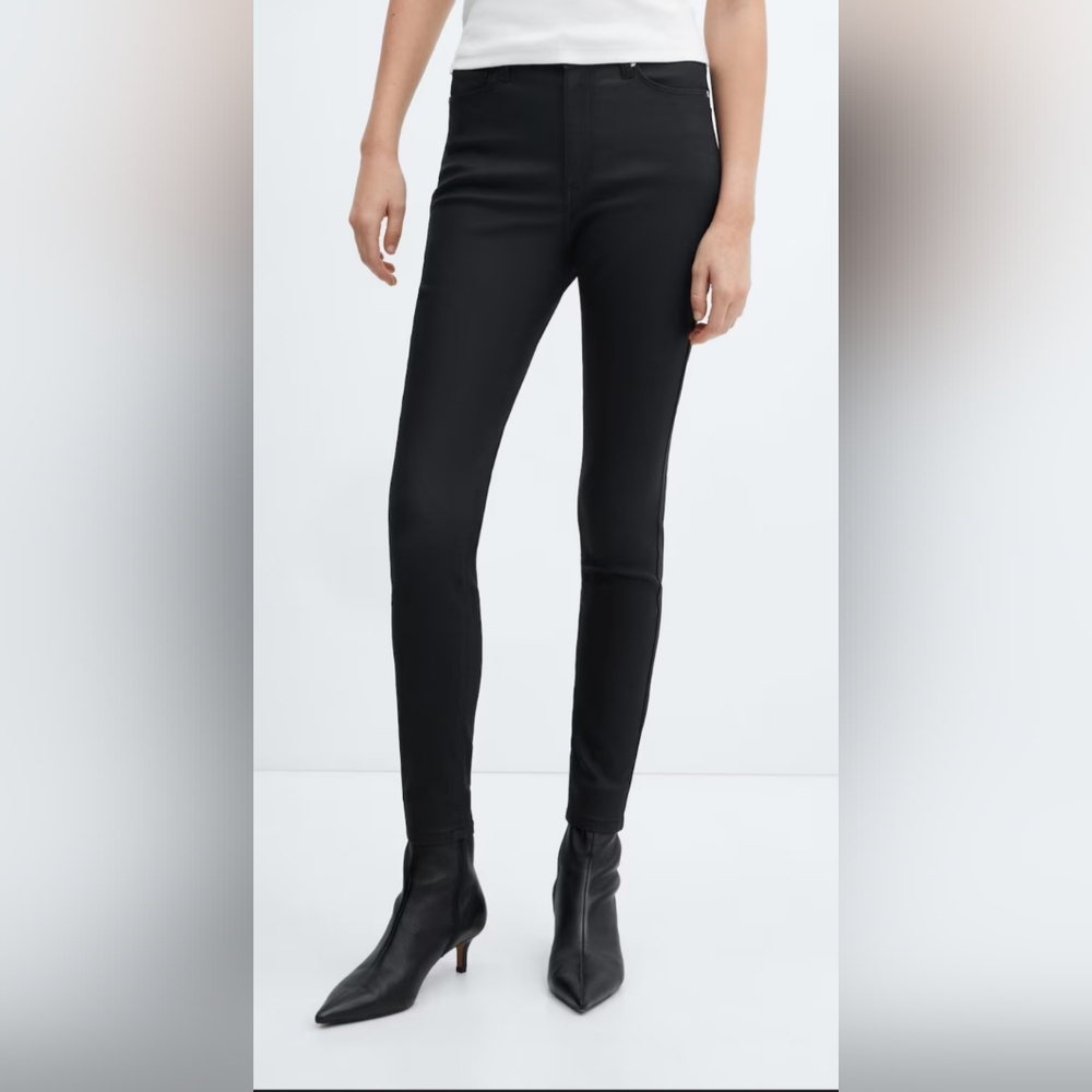 ❤️ 3/$25 MNG Black Faux Leather Coated Pants Size XS